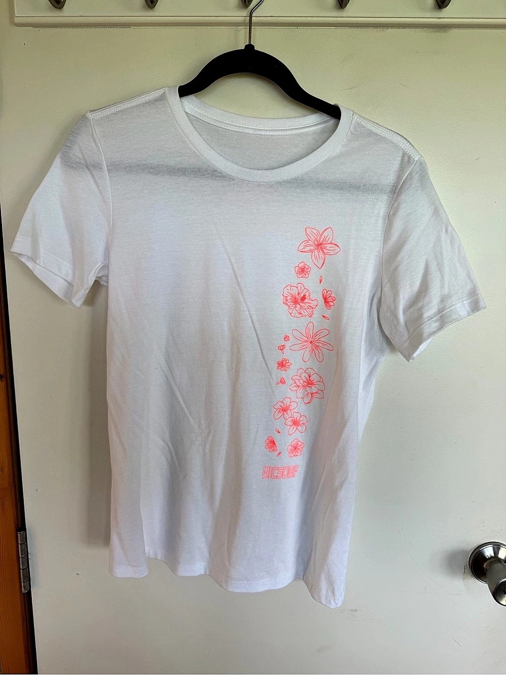 HICSURF Floral Graphic Short Sleeve Tee in White Like New